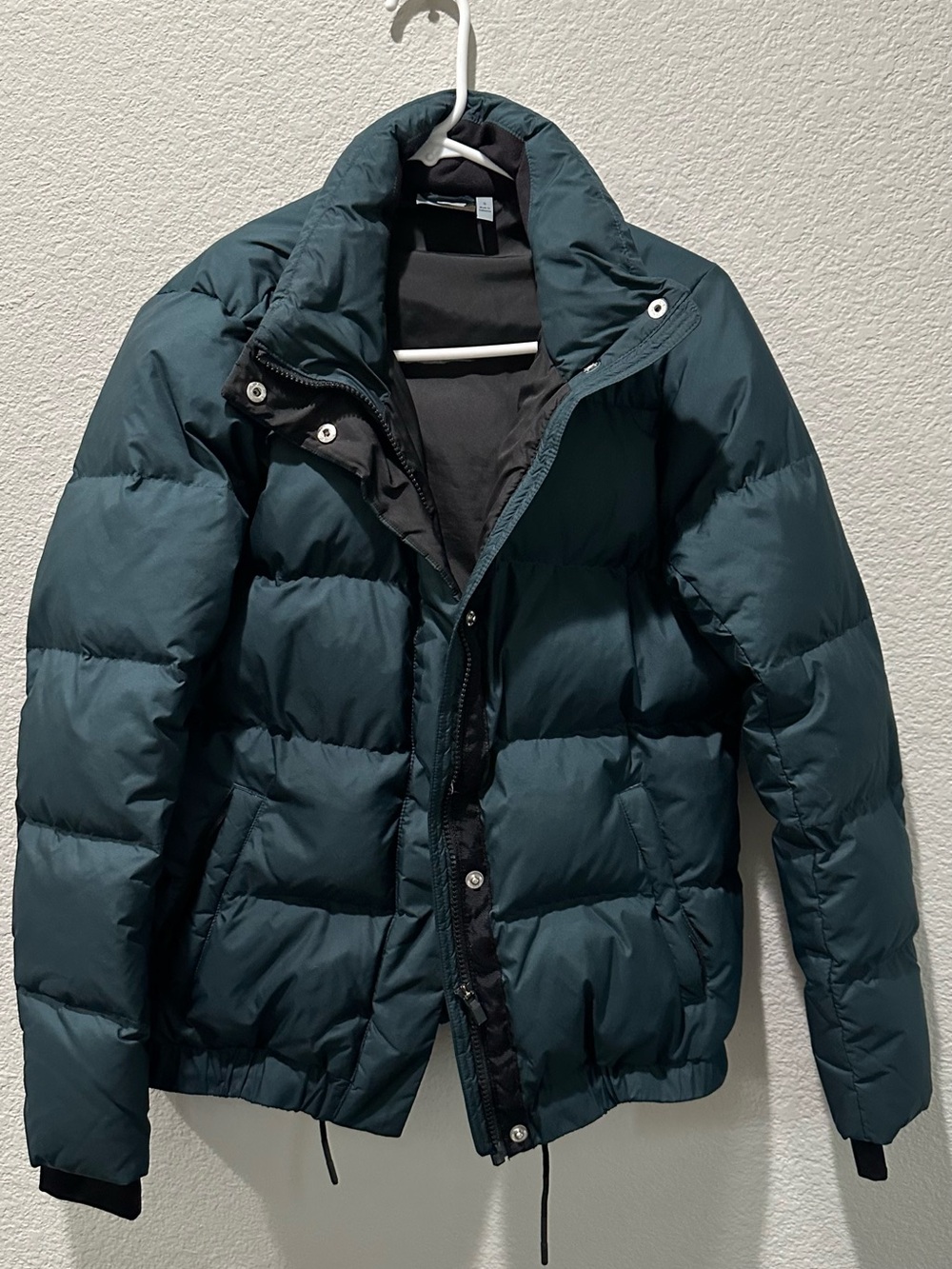 Athleta Womenโs Deep Teal Quilted Puffer Jacket